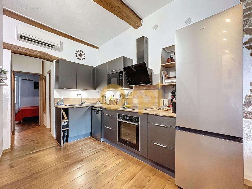 Appartement à ROQUEBRUNE-SUR-ARGENS