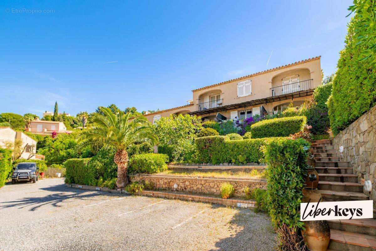 Appartement à ROQUEBRUNE-SUR-ARGENS