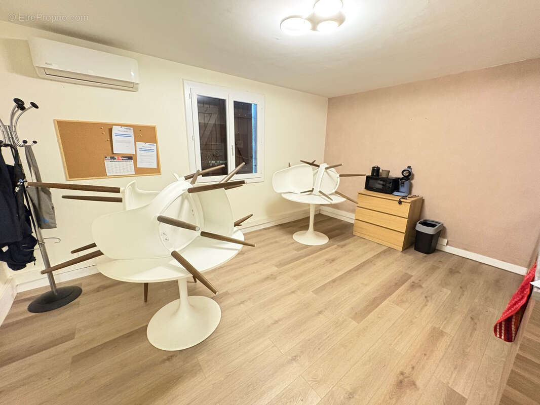 Commerce à VILLENEUVE-TOLOSANE