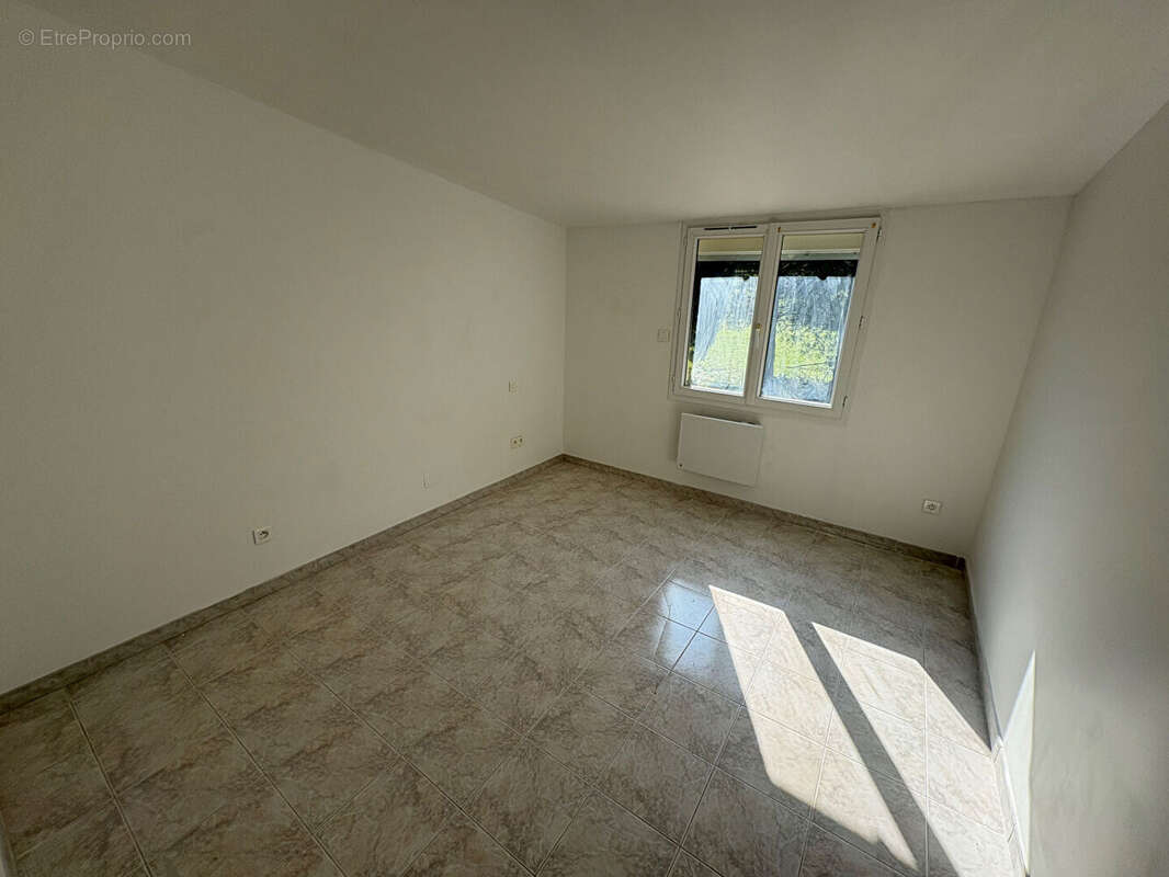 Batisse immobilière de 5 logements T4 avec jardin - idéal investisseur - photo 9