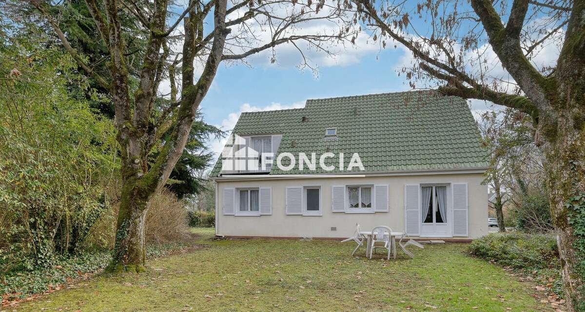 Maison à MENNECY