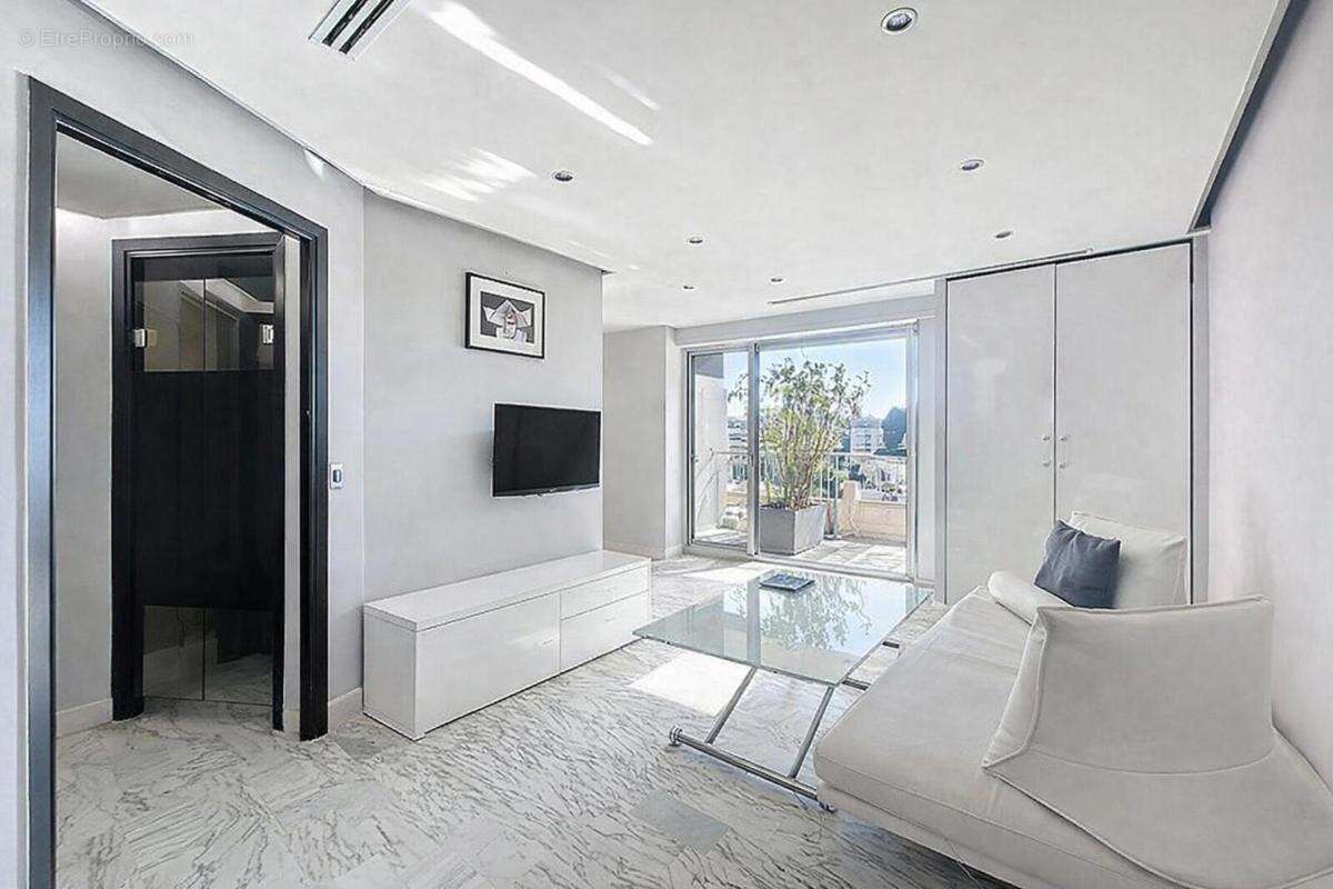 Appartement à SAINT-LAURENT-DU-VAR