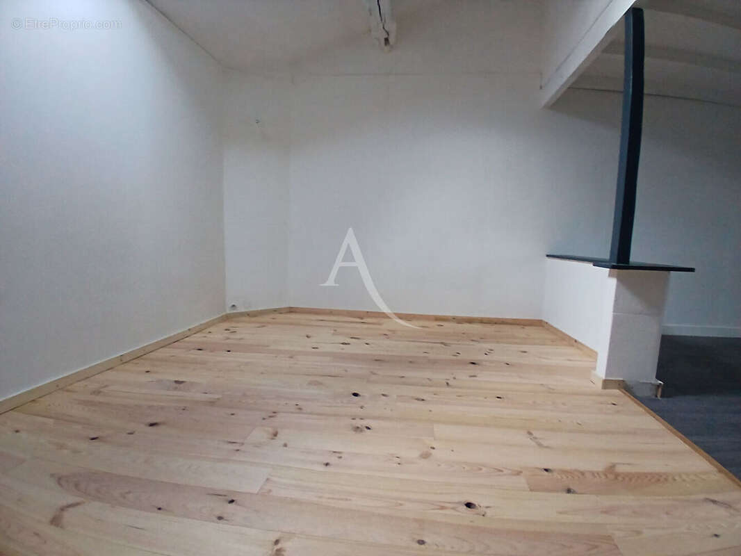 Maison à SAINT-GEORGES-DES-COTEAUX