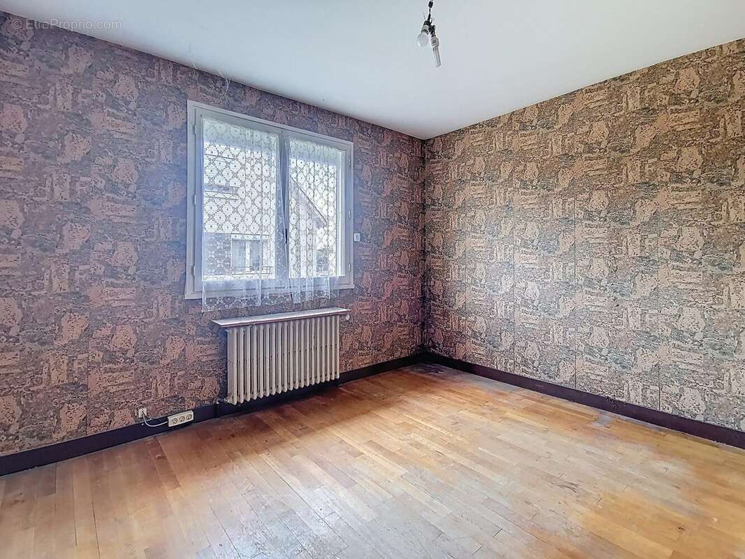 Maison à LA CHAUSSEE-SAINT-VICTOR