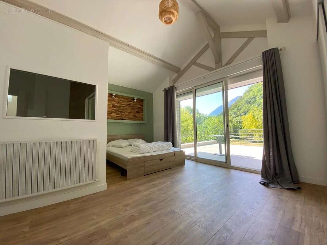 Maison à VEUREY-VOROIZE