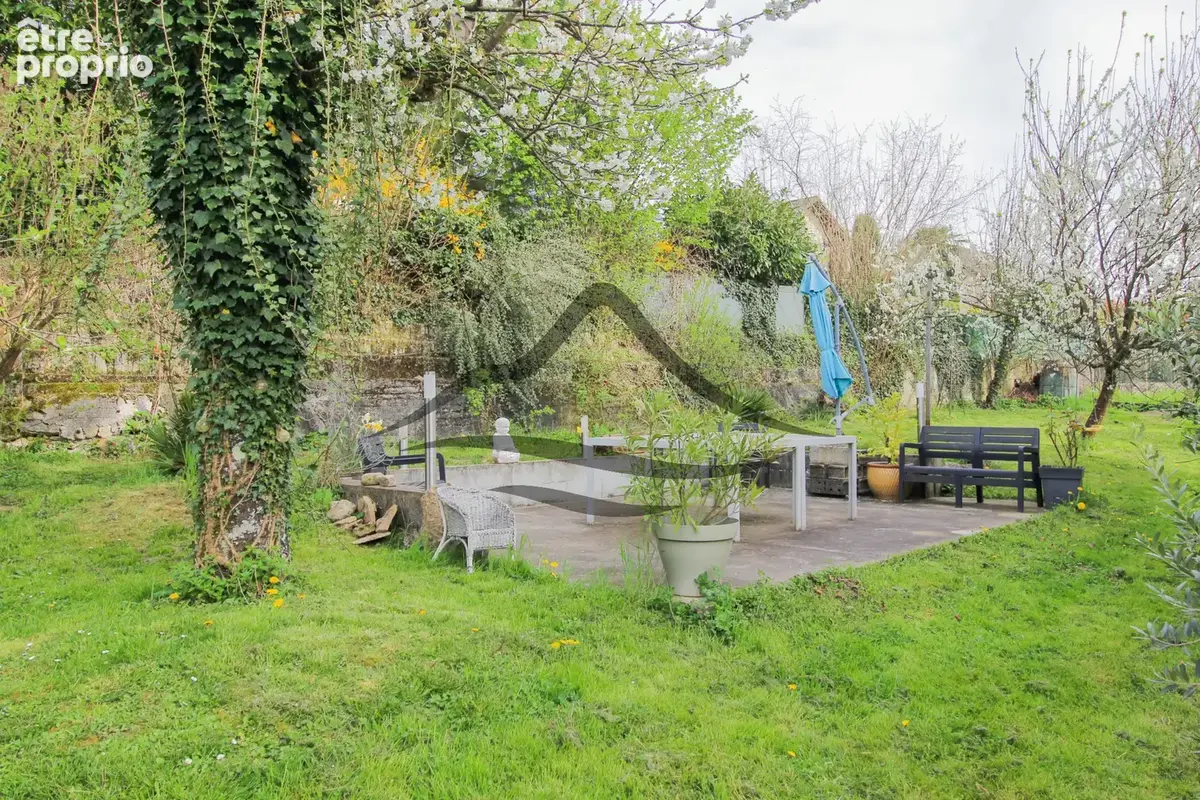 À VENDRE   Maison familiale de 247 m2 avec terrain arboré de 856 m2   Aix-les-Bains - photo 3