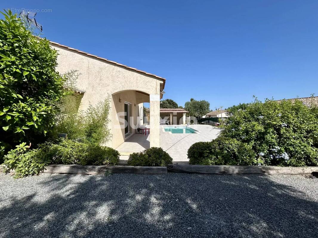 Maison à ROQUEBRUNE-SUR-ARGENS