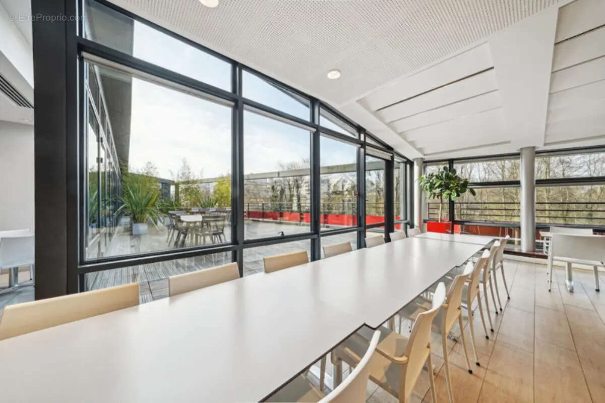 Commerce à ISSY-LES-MOULINEAUX