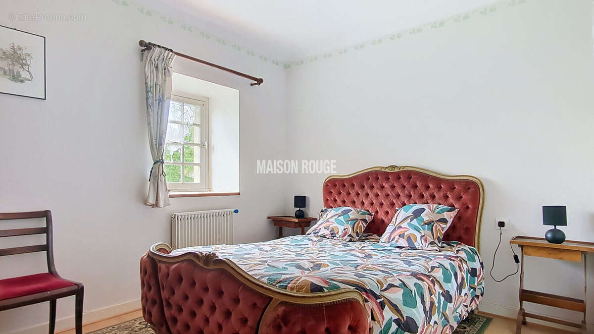 Maison à LA ROCHE-DERRIEN