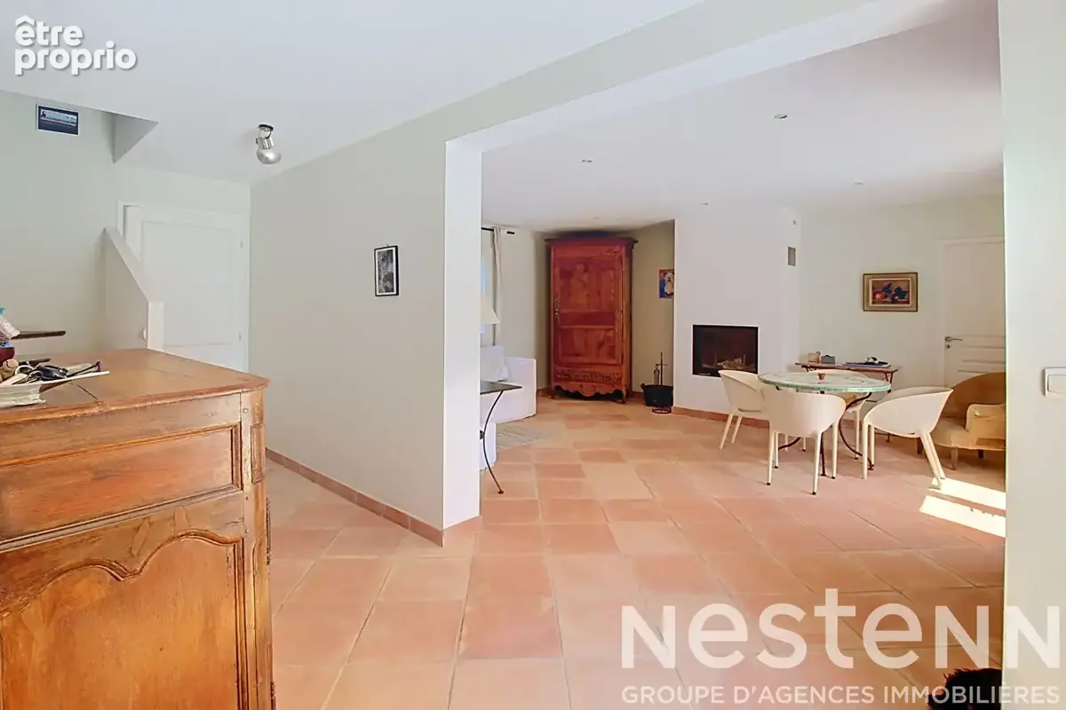 A VENDRE DRAGUIGNAN sur les hauteurs - Maison T5 4 chambres, piscine, terrain plat - photo 7
