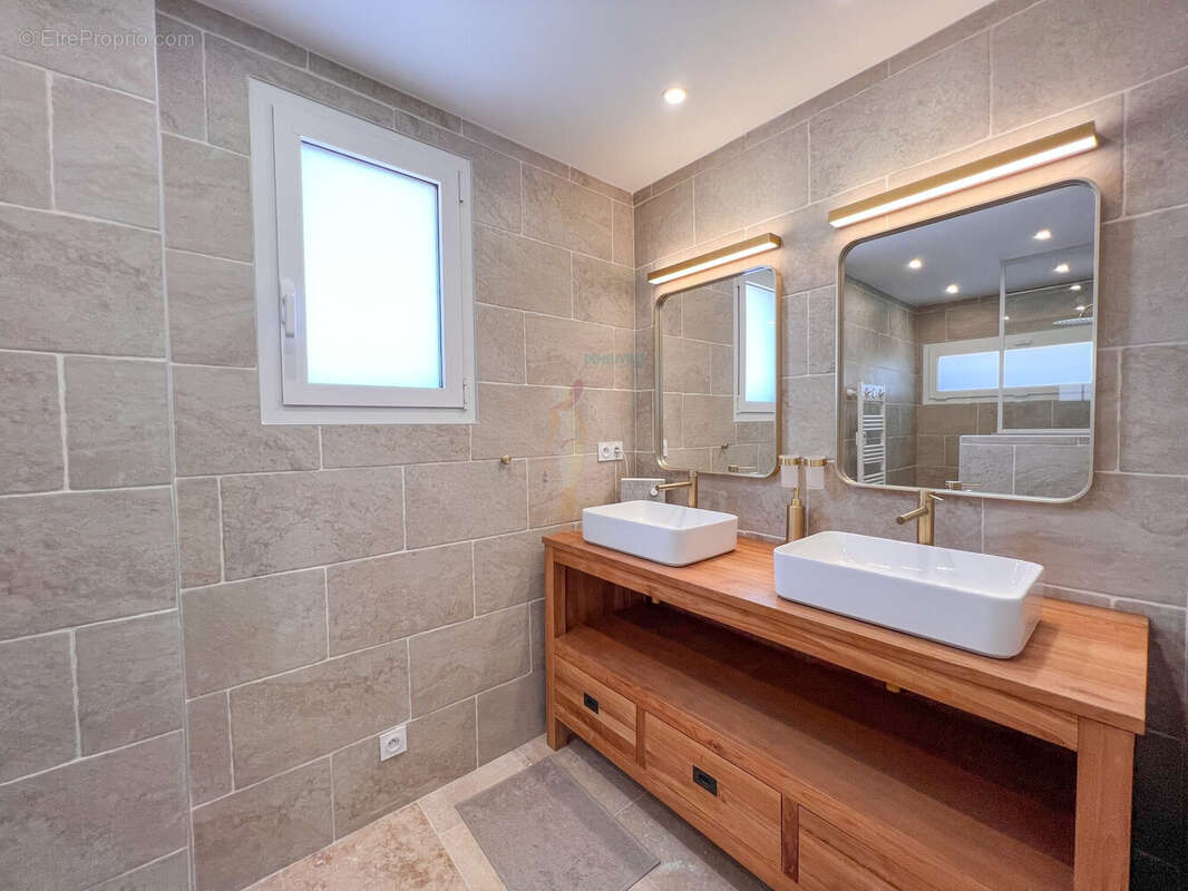 Appartement à LES ISSAMBRES