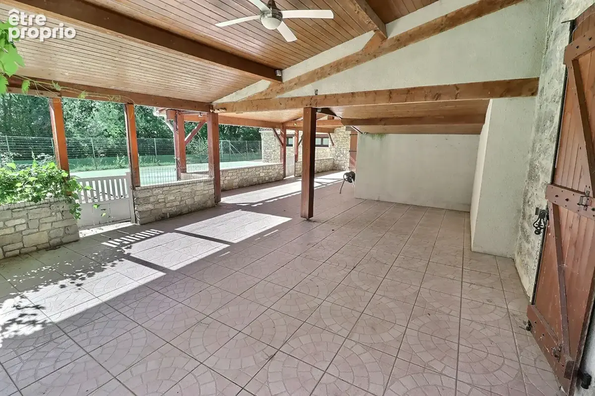 Maison à vendre à Villeneuve - 6 chambres, piscine, grand terrain - photo 5