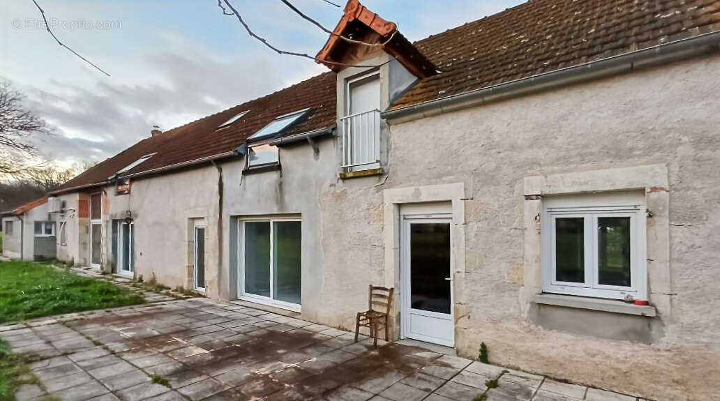 Maison à VICQ-EXEMPLET