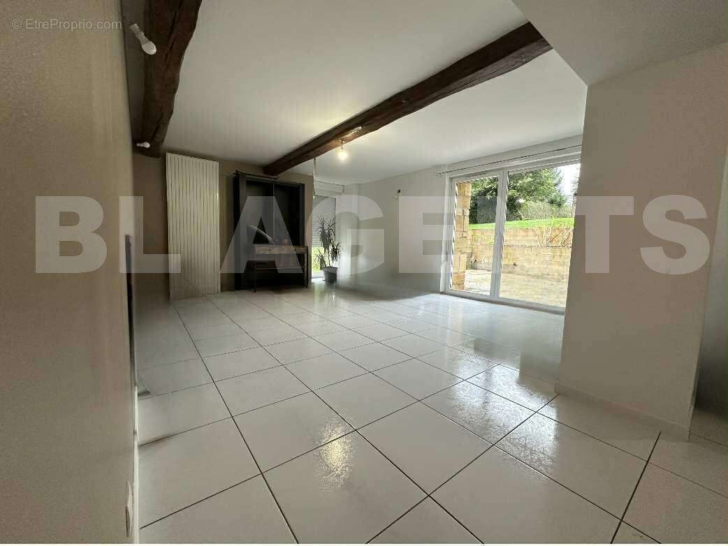 Messenger_creation_156266F3-9A83-4BA4-839E-877E8FC15DB3 - Maison à LA HORGNE