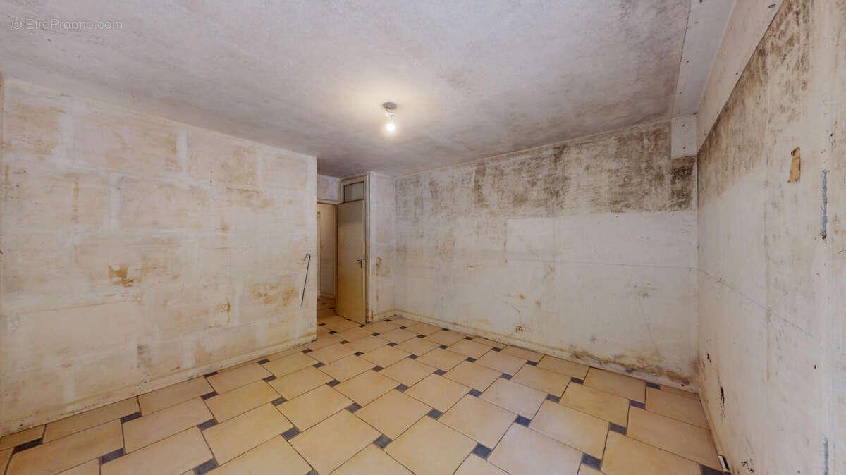 Maison plain pied sur 13.65 ares de terrain. - photo 10