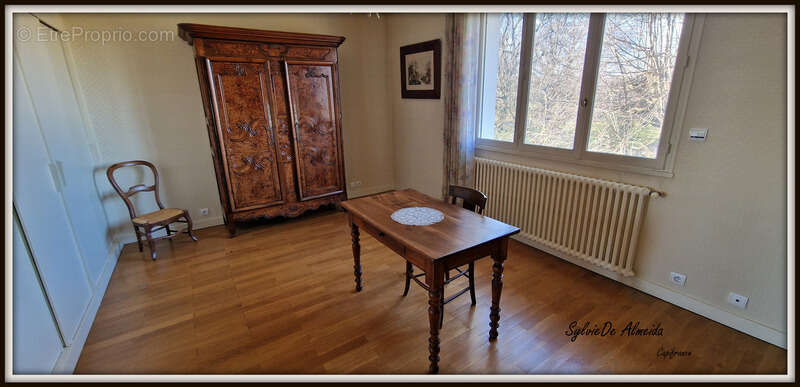 Maison à BAGE-LE-CHATEL