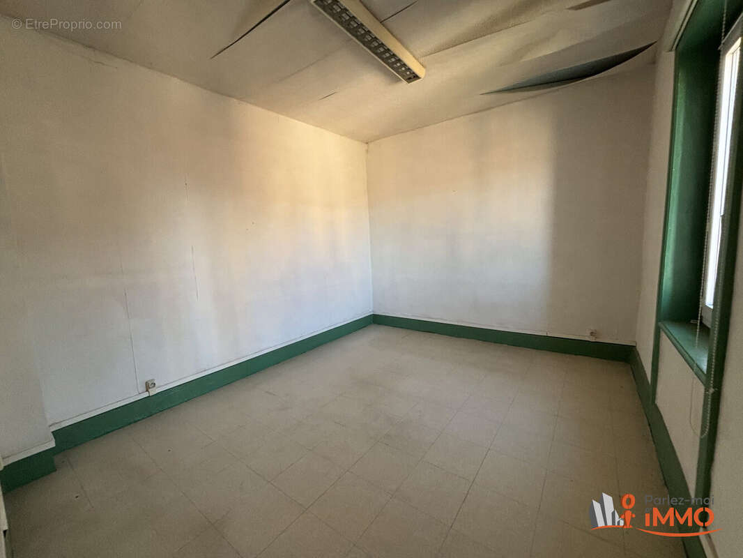 Maison 290 m² à Saint-Romain-Le-Puy  - photo 9