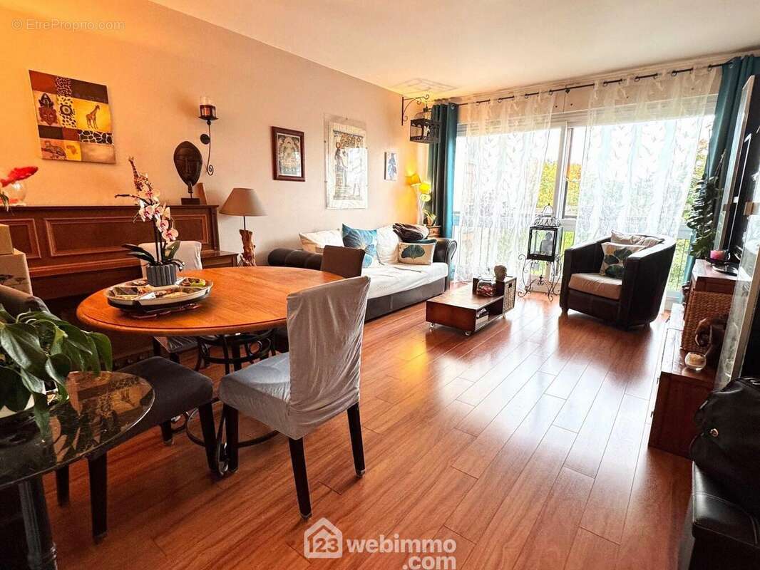 ...salle à manger - Appartement à RIS-ORANGIS