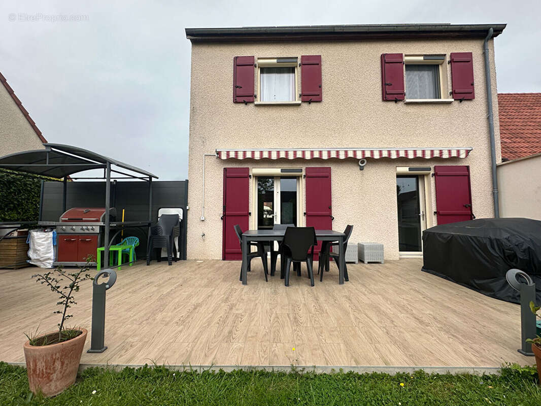 Maison à ISSOU