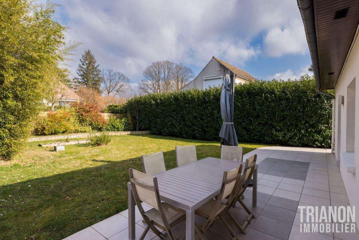 Maison à LE MESNIL-SAINT-DENIS