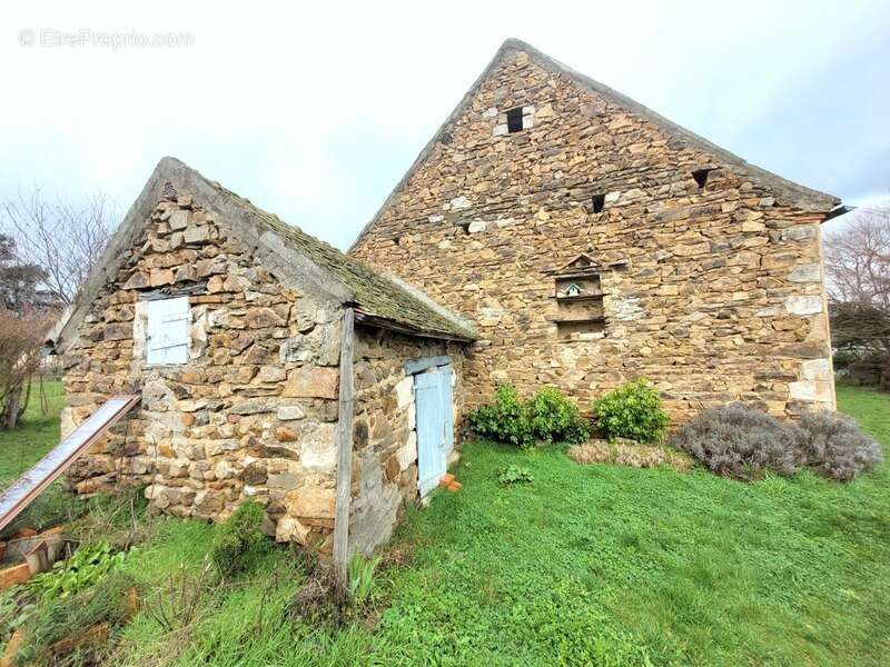 Maison à SAINT-QUINTIN-SUR-SIOULE