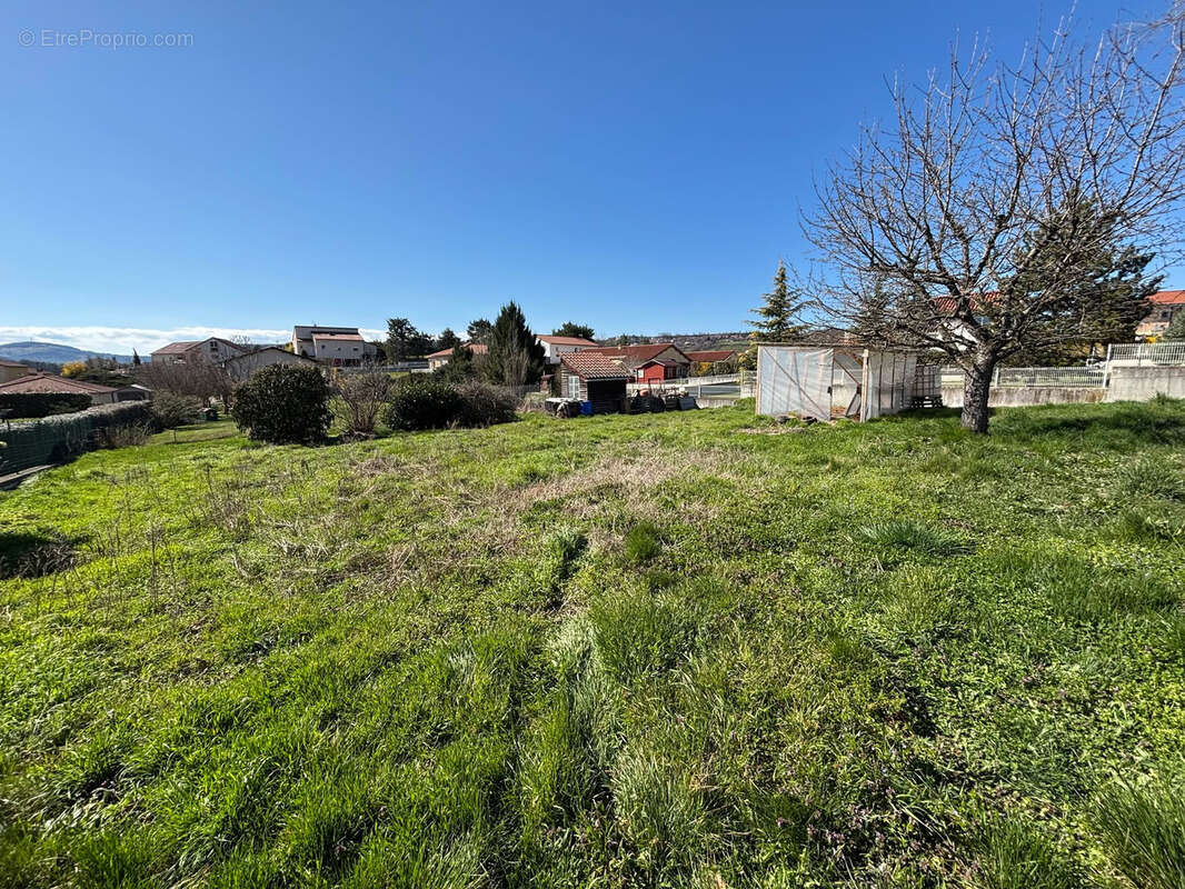 Terrain à LE MONTEIL