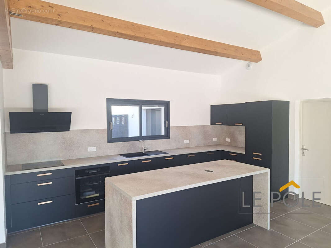 Maison à MORNAS