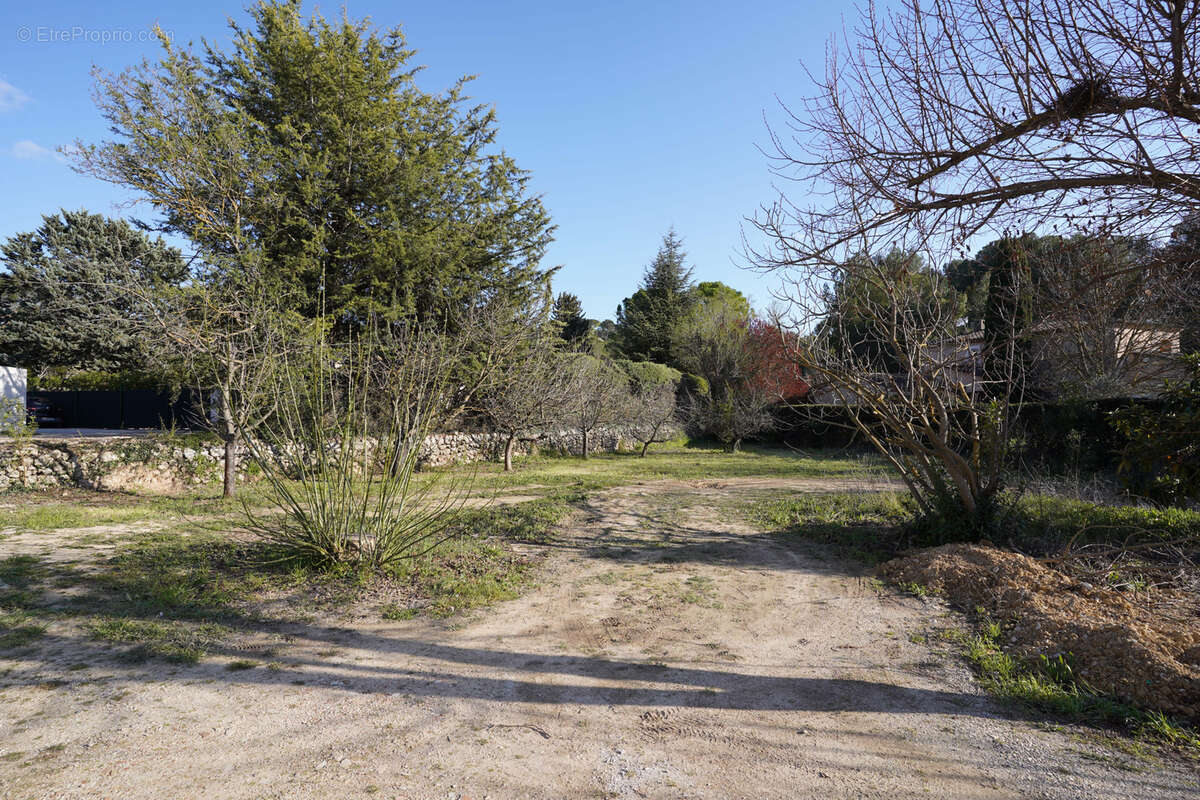 Terrain à VENTABREN