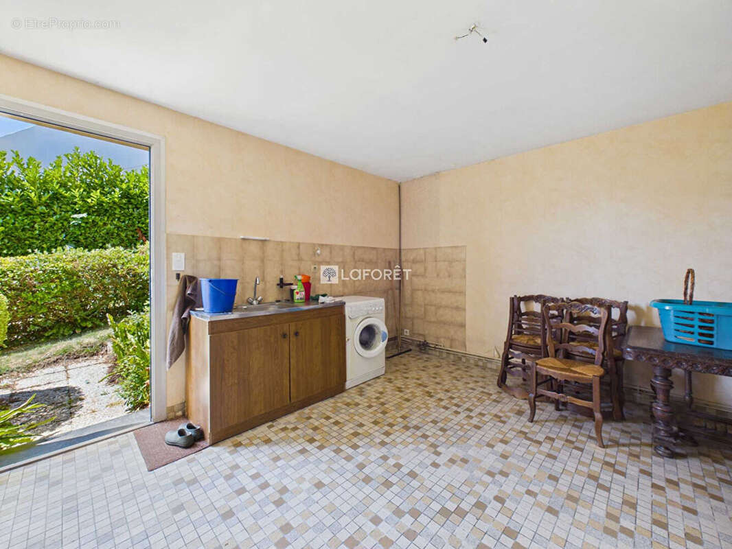 Maison 7 pièce(s) 162m2 -  ELLIANT - photo 16