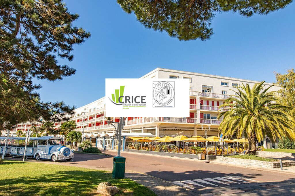 Commerce 110 m² à Royan  - photo 2