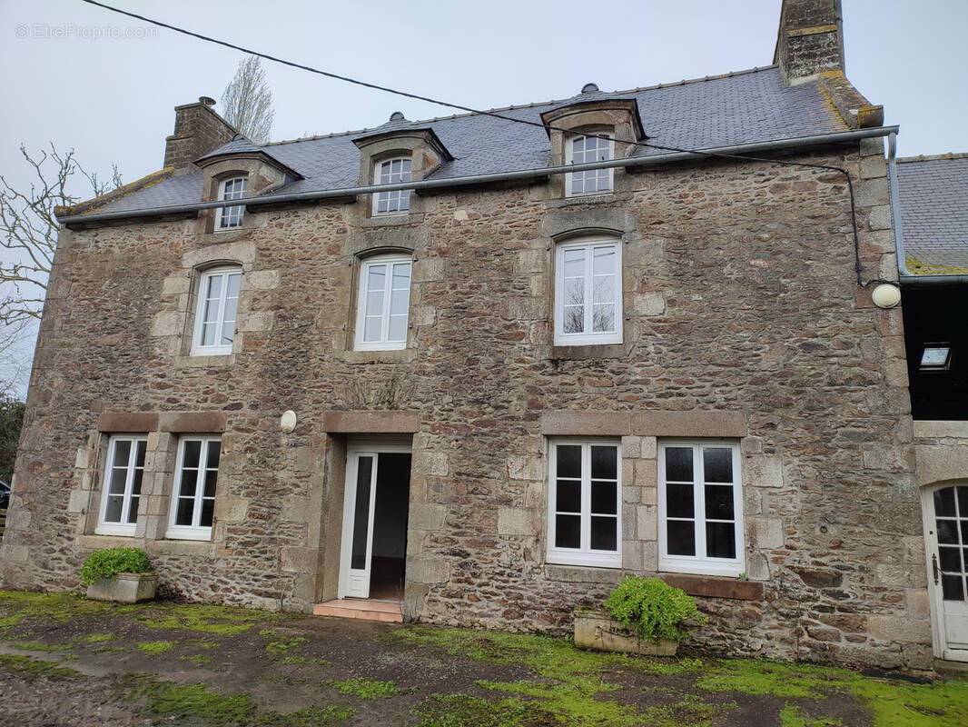 Maison à LANGUENAN