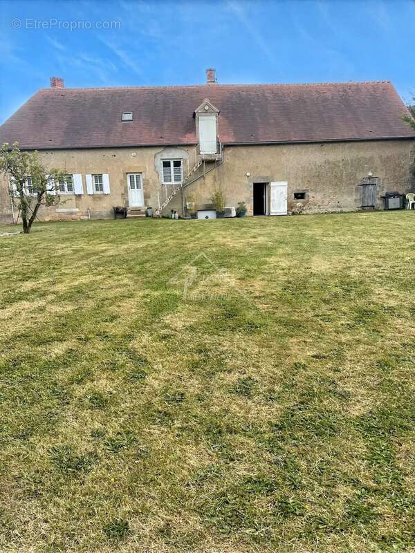 Charmante maison de village à Ygrande, 130 m², 3 chambres - photo 2