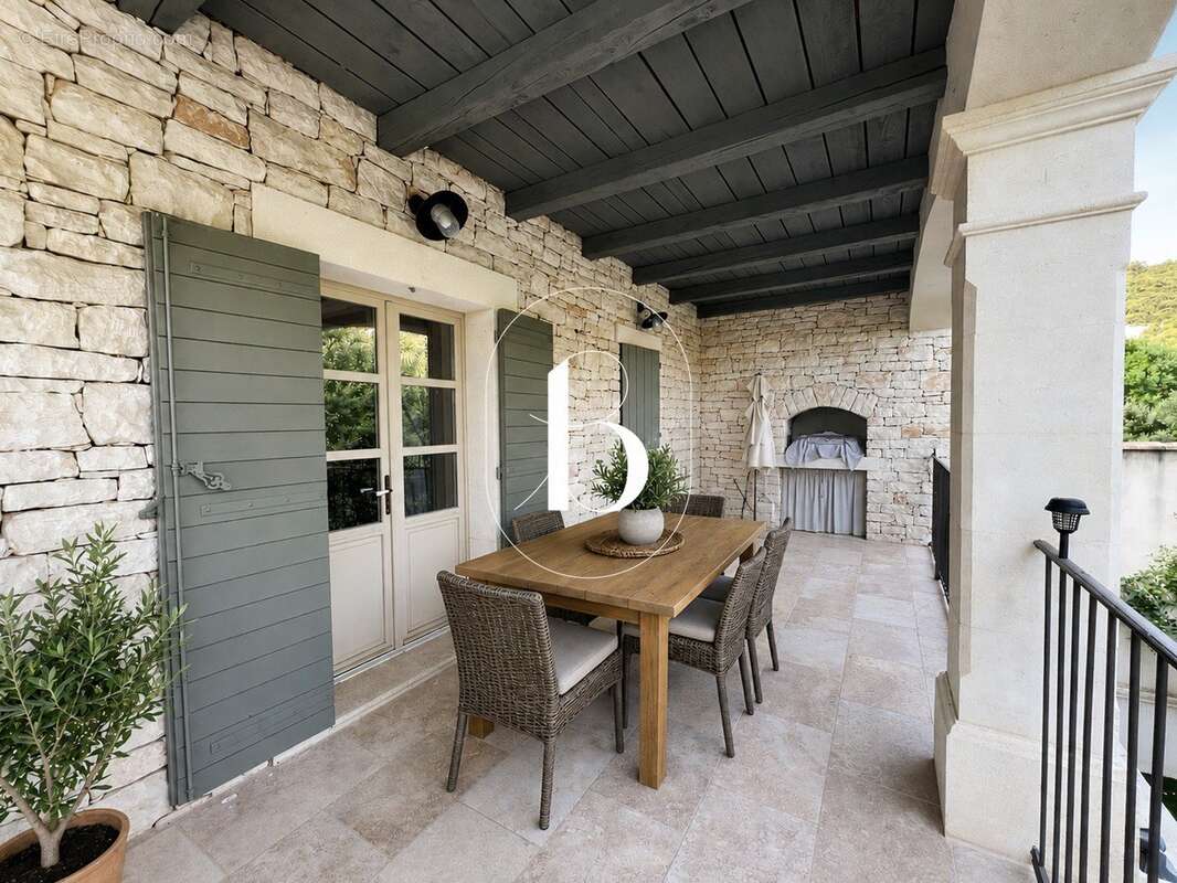 Maison 210 m² à Goudargues  - photo 6