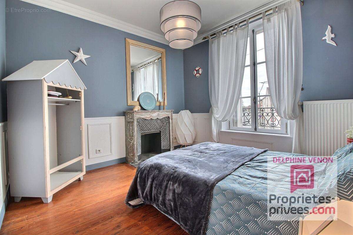 Exclusivité - Maison bourgeoise de 225 m² classe énergie C avec double garage et jardin en centre ville de Châteauneuf sur Loire - photo 8