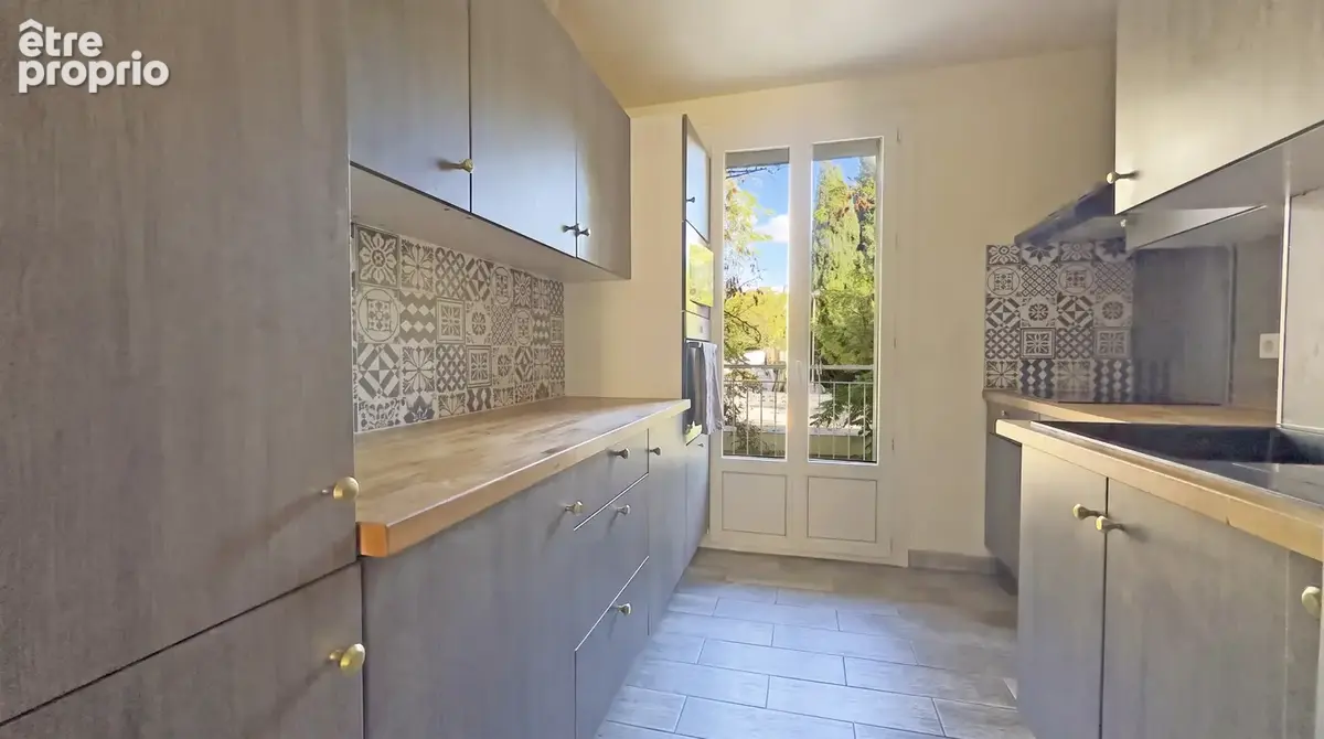 Toulon, quartier Brunet  T3 traversant avec double balcon et vue dégagée - photo 4
