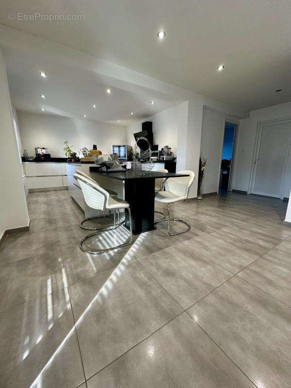 Maison à LA FARE-LES-OLIVIERS