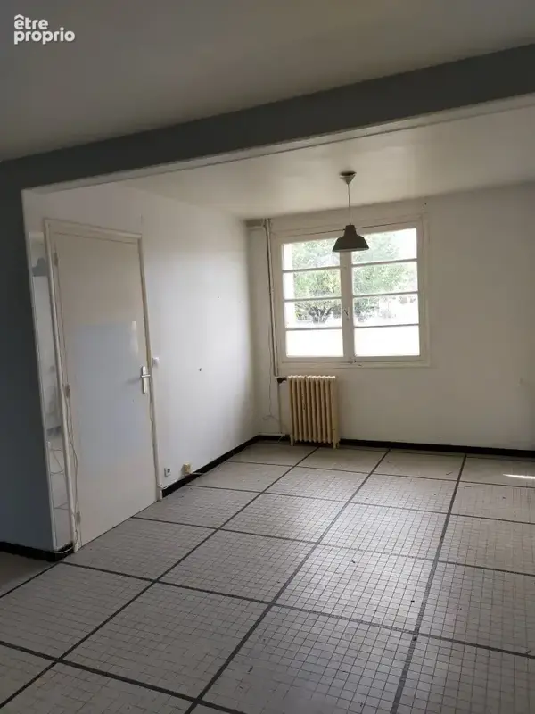 Maison sur un étage à rénover entièrement sur un terrain clôturé de 400 m2  proche de tout commerce - photo 6