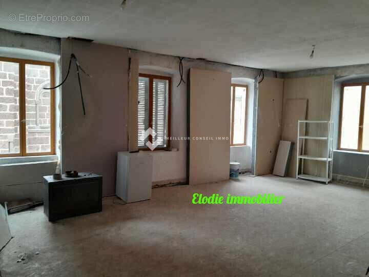 Appartement à SAINT-GEORGES-D'AURAC