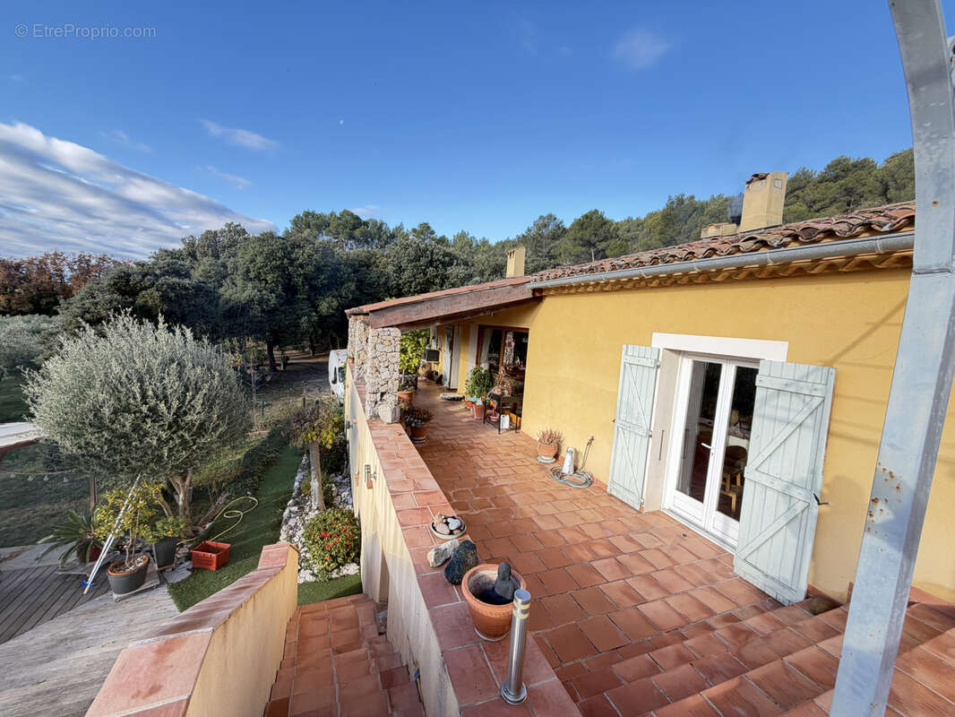 Maison à VILLECROZE