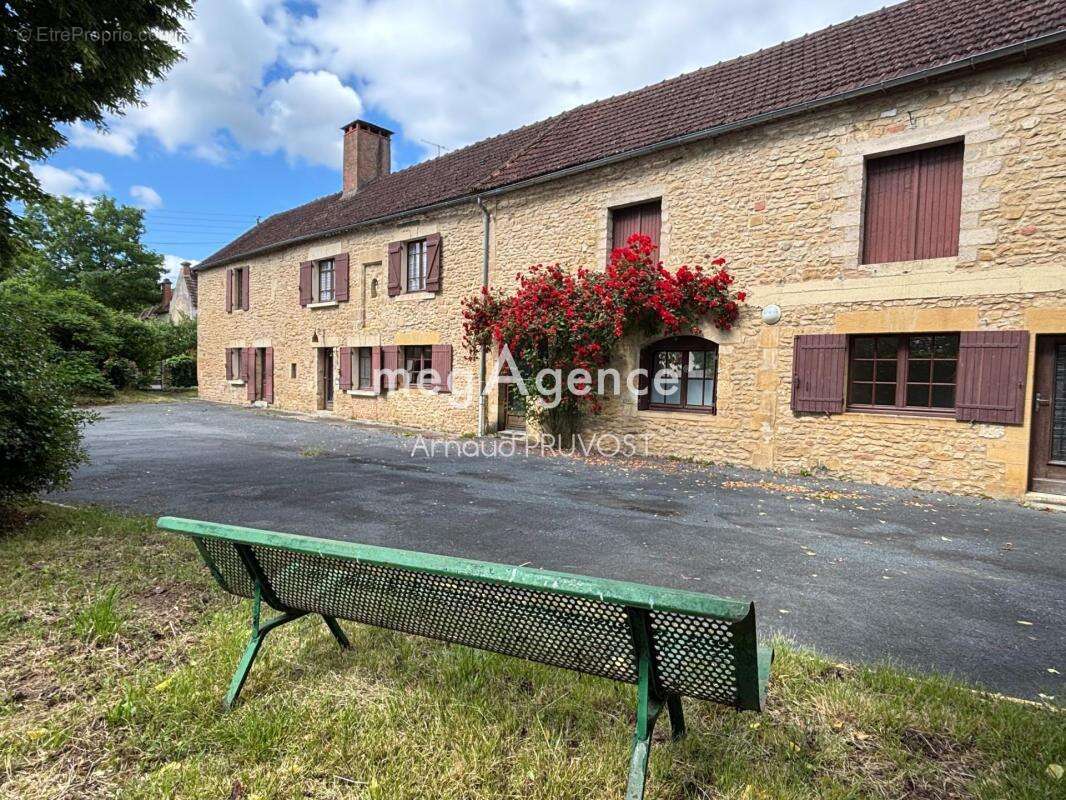 Maison à LE BUISSON-DE-CADOUIN