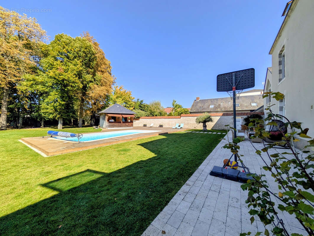 Maison à SAINT-JEAN-DE-BRAYE