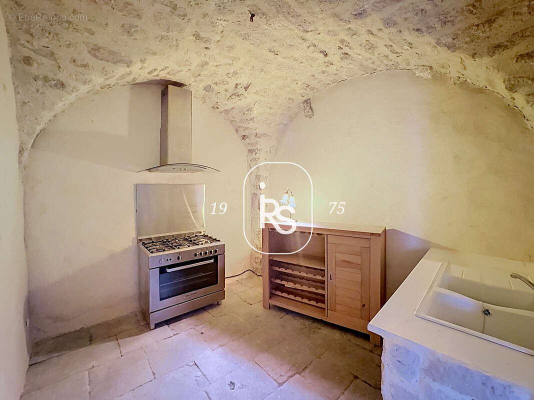 Une maison de village  de 80 m2 datant du 16ème dans le centre médiéval de Largentière. - photo 4