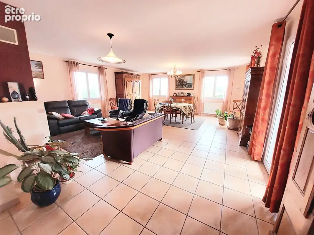 Villa de 150 m² sur sous sol complet  de 110 m² + dépendance + piscine terrain 1353m² - photo 7