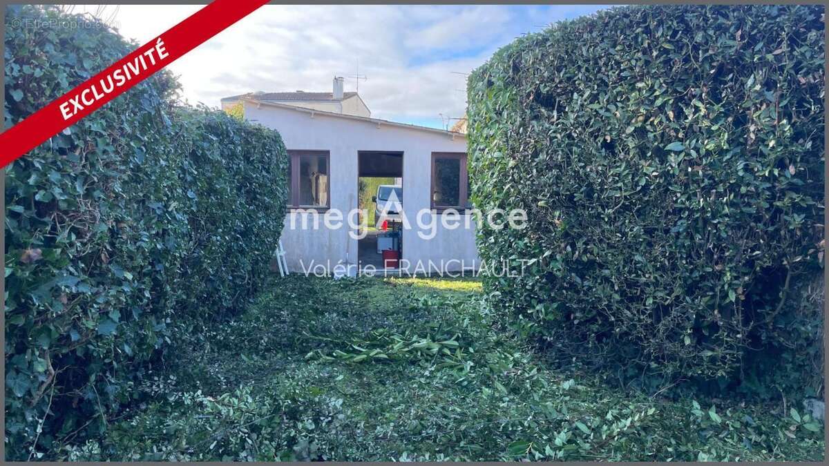 Niort- Garage de 53M2 avec jardin clos sur une parcelle de 150M2 - photo 4