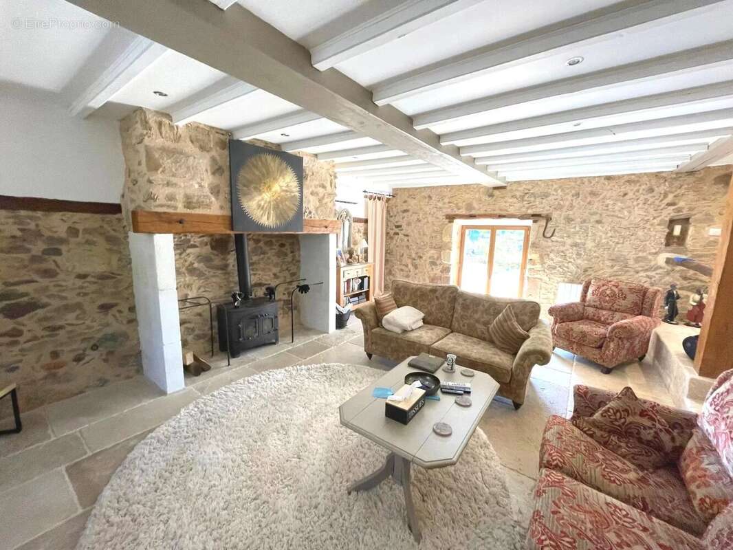 Maison perigourdine renovée avec grange, piscine et beau jardin - photo 2