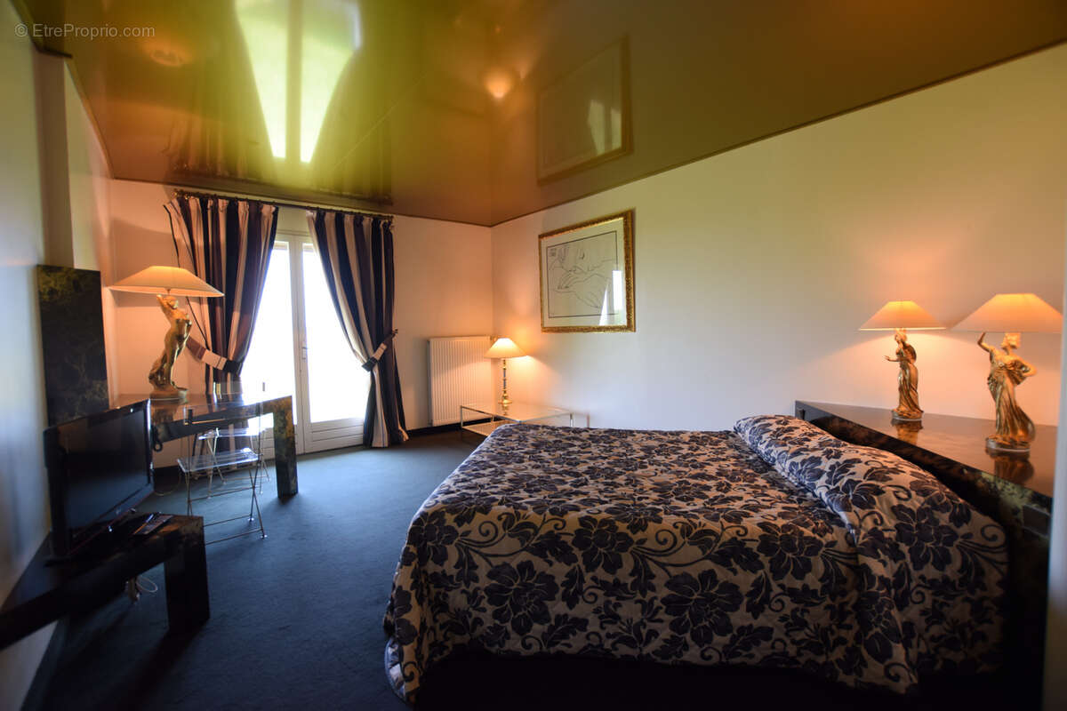 Hotel est dépendance vue panoramique sur Vézelay - photo 8