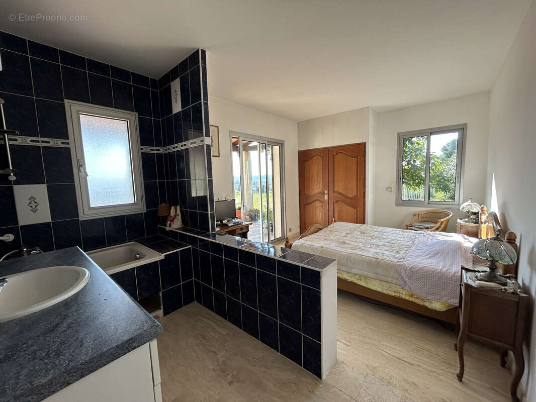 Maison à SAINT-QUENTIN-LA-POTERIE