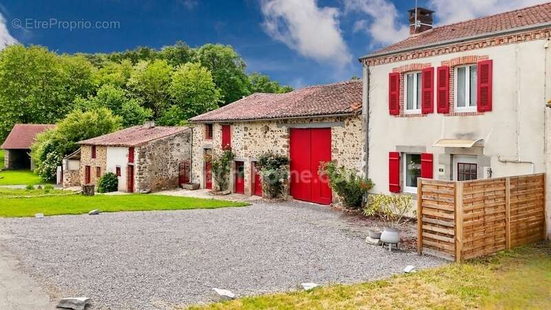 Maison à MAGNAC-LAVAL
