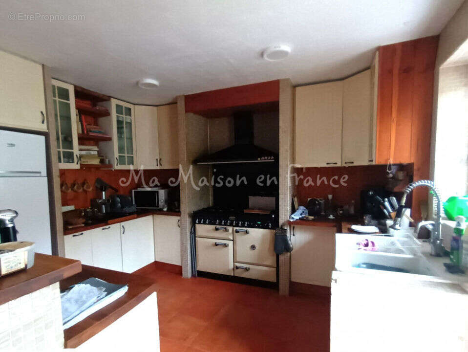 Maison à CHATEL-MONTAGNE