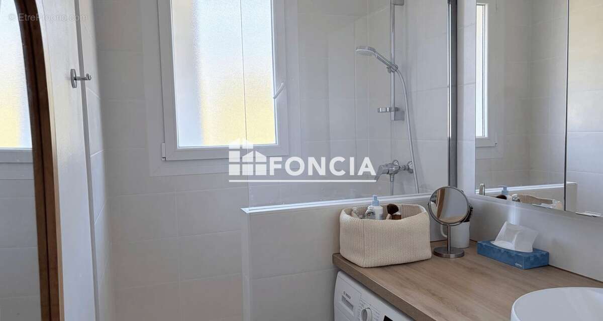 Appartement f3 proche des arceaux avec cave et parking - photo 5